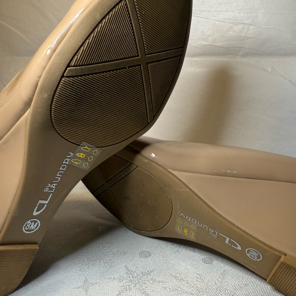 Chinese Laundry Glossy Tan Wedges - Picture 5 of 5